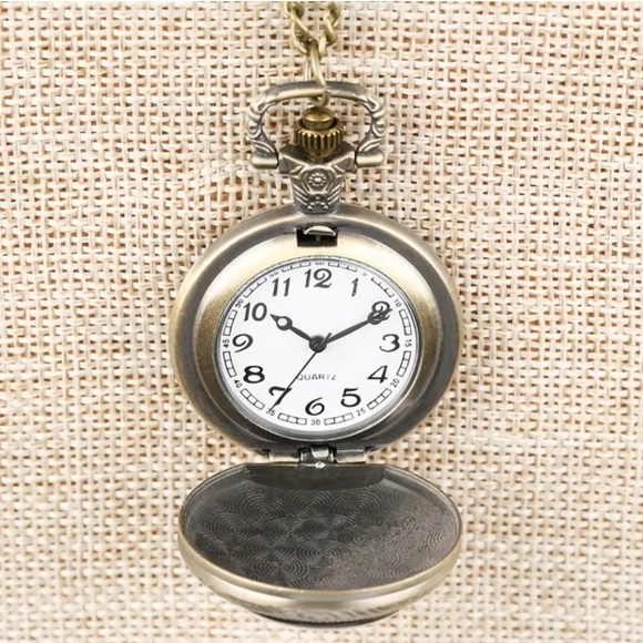 New heart in hand love symbol quartz pocket watch - Picture 4 of 4